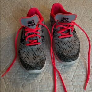 Girls Nike Black & Pink Sneakers